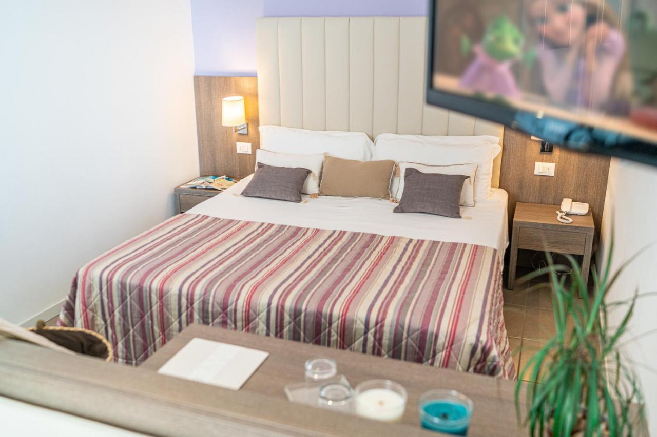 Hotel Karinzia Каорле Экстерьер фото