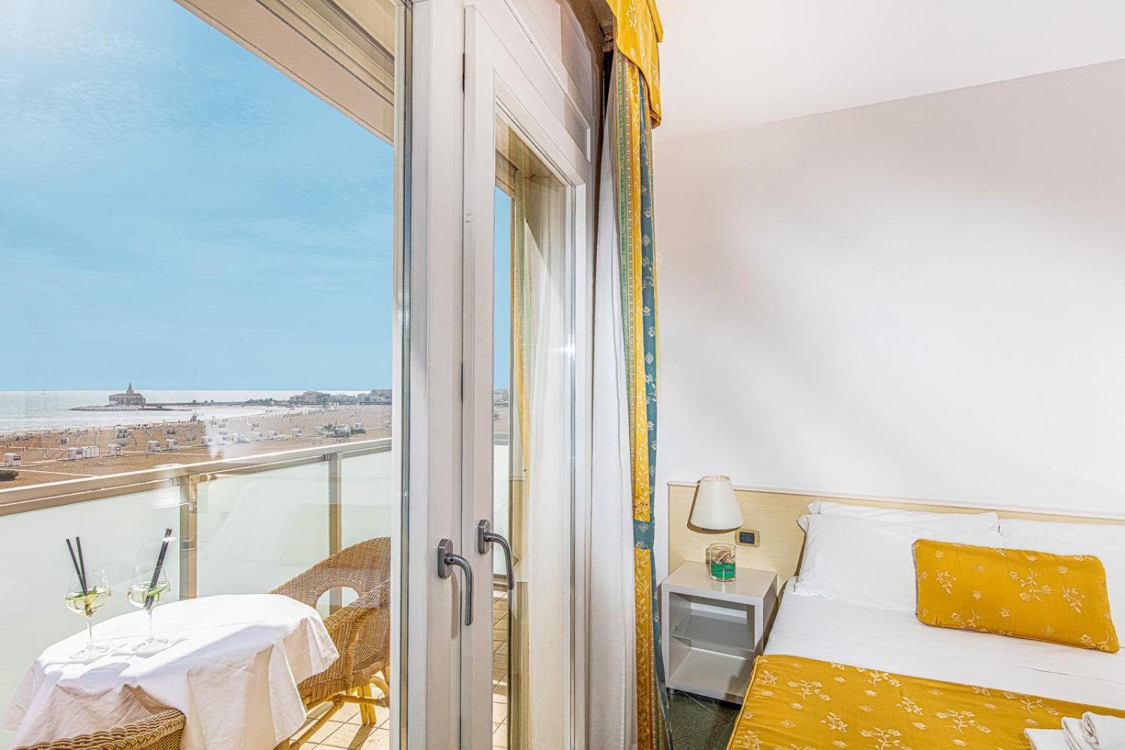 Hotel Karinzia Каорле Экстерьер фото