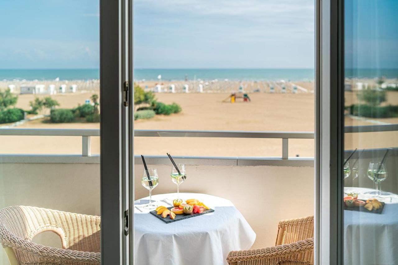 Hotel Karinzia Каорле Экстерьер фото