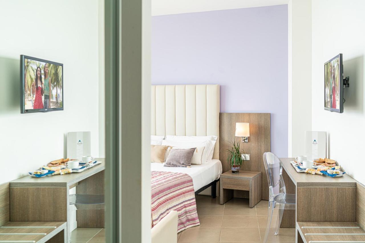 Hotel Karinzia Каорле Экстерьер фото