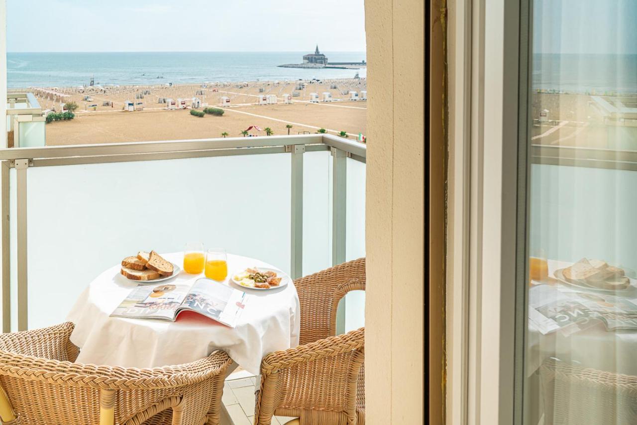 Hotel Karinzia Каорле Экстерьер фото