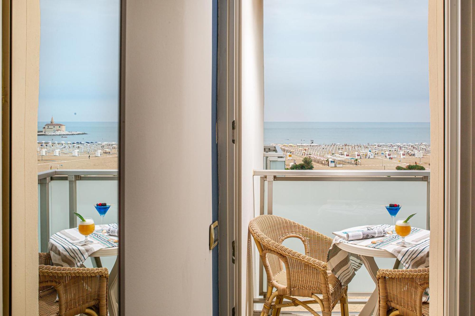 Hotel Karinzia Каорле Экстерьер фото
