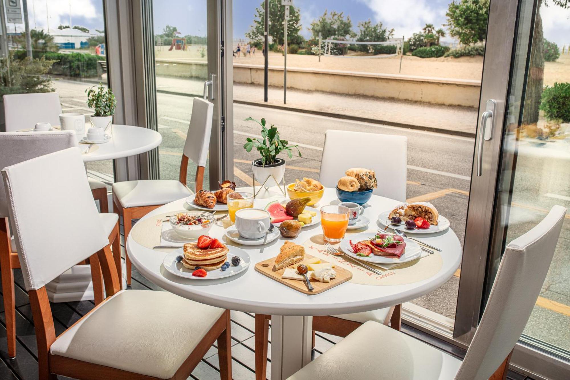 Hotel Karinzia Каорле Экстерьер фото