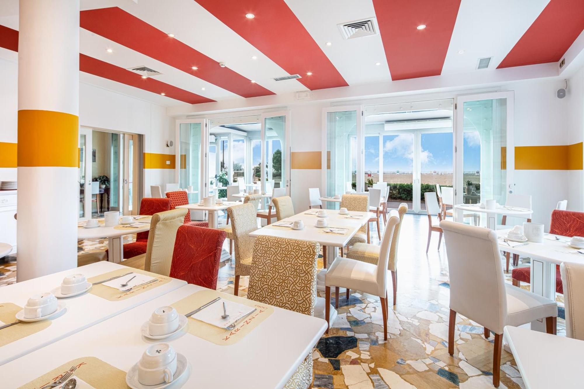 Hotel Karinzia Каорле Экстерьер фото