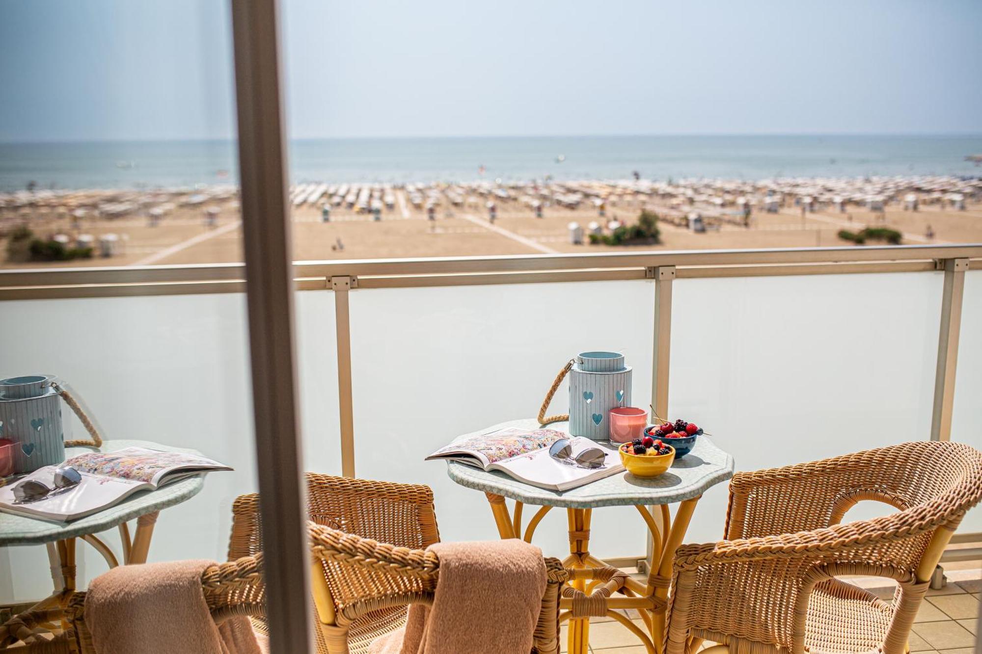 Hotel Karinzia Каорле Экстерьер фото