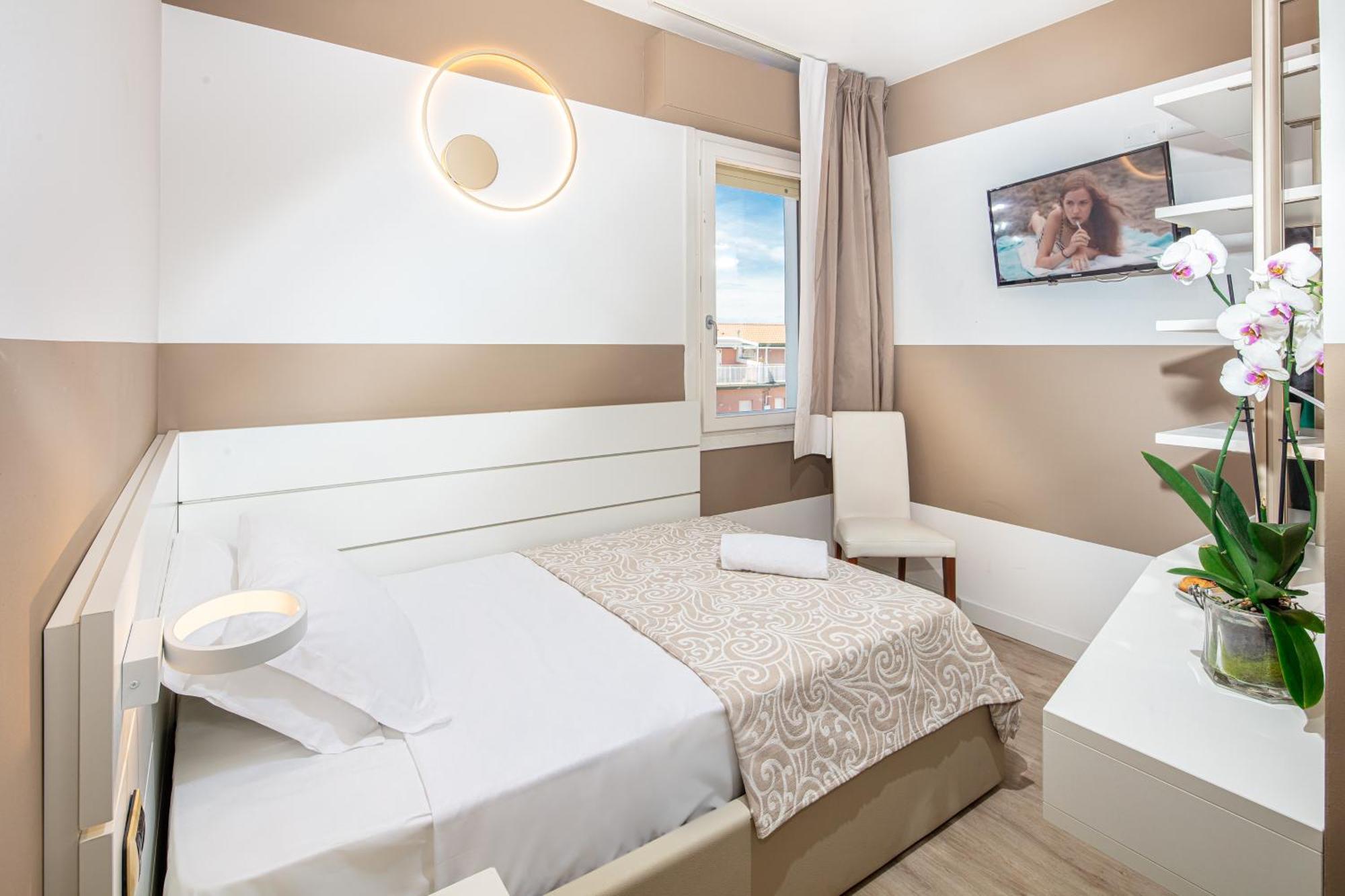 Hotel Karinzia Каорле Экстерьер фото