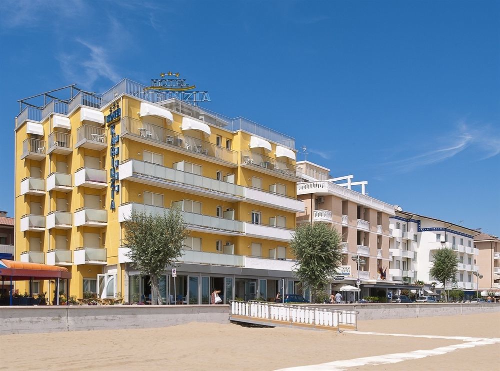 Hotel Karinzia Каорле Экстерьер фото